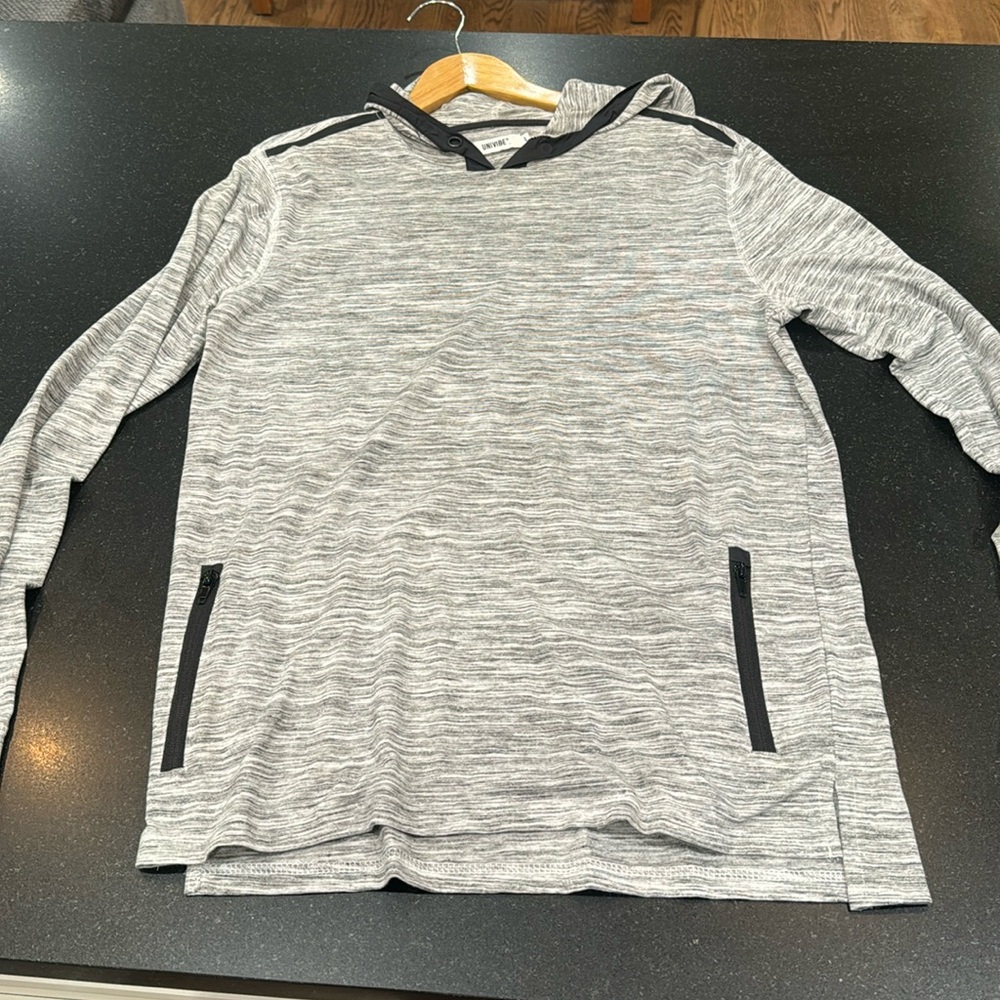 UNIVIBE Long sleeve with hood